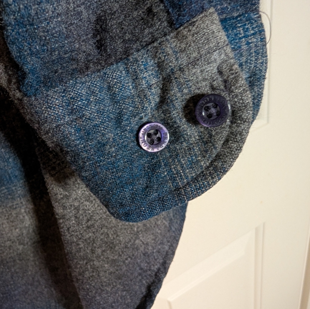 Pendleton Lodge Shirt 100% Virgin Wool. Plaid Blue & Charcoal Gray. Vtg, Small - Picture 6 of 8